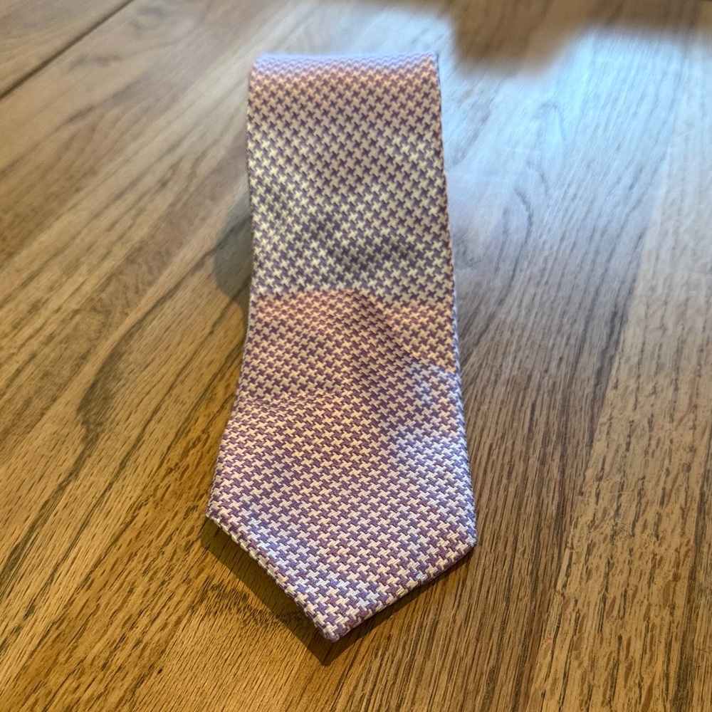 Charles Tyrwhitt Lilac and White Micro Houndstooth Silk Tie